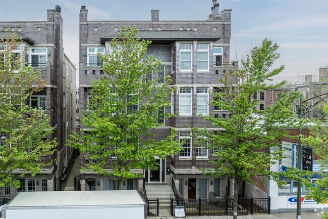Apartamentos - 3844 N Clark ST