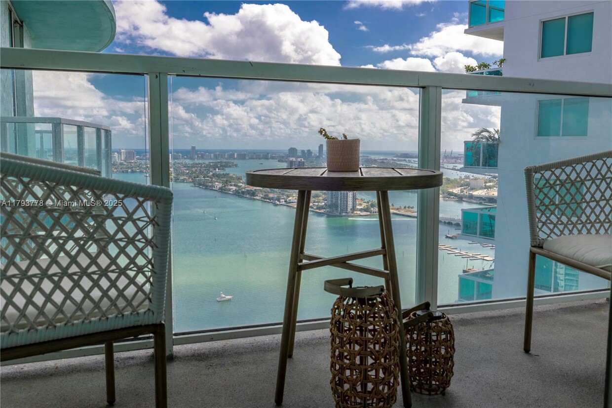 Foto principal - 1900 N Bayshore Dr