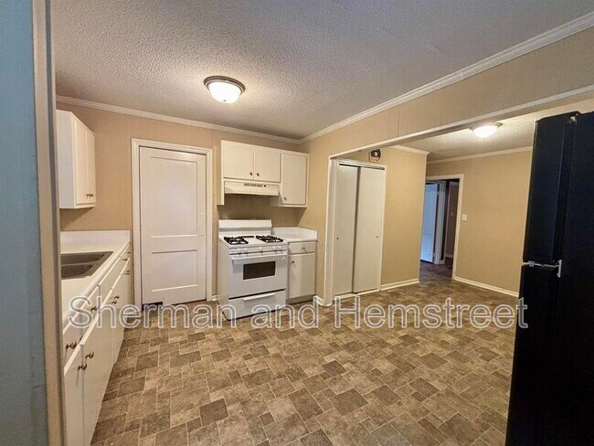 Foto del edificio - 3212 Sycamore Dr