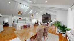 Building Photo - 802 Larchmont Rd