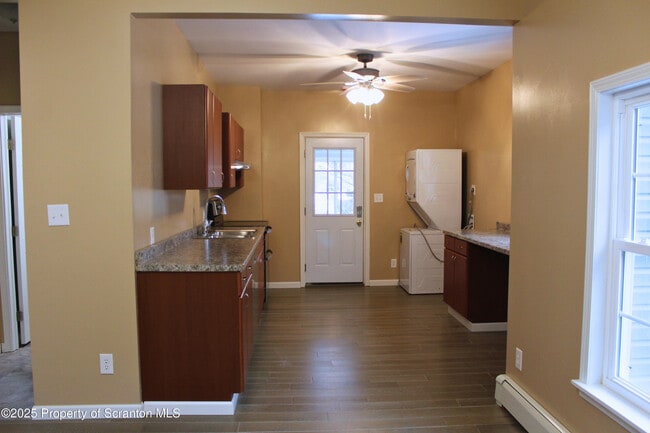 Foto del edificio - 120 E Church St