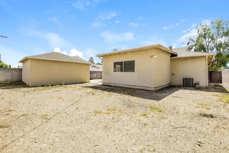 Foto principal - 8138 Darby Ave