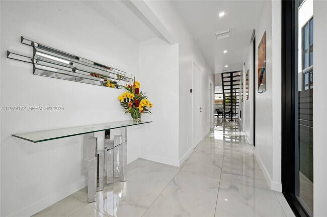 Foto del edificio - 2516 NE 21st St