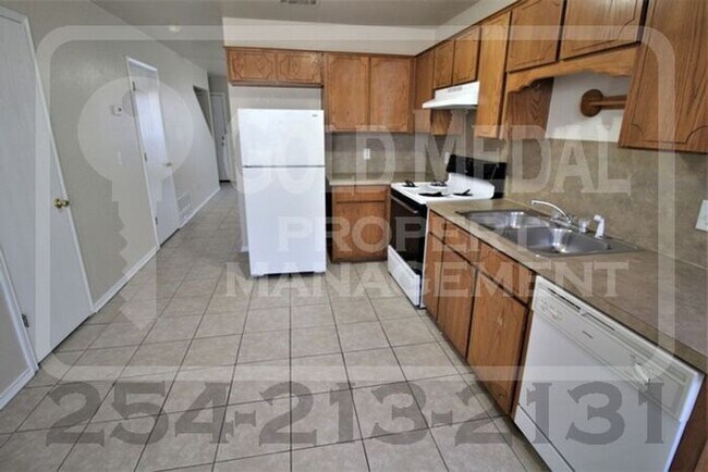 Building Photo - Charming & conveniently located 2-bed 1.5-...
