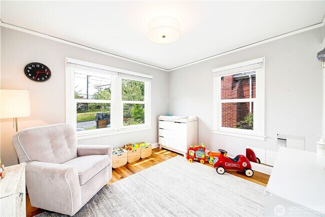 Foto del edificio - Charming 4 bed, 2 bath, fully fenced, covered deck in convenient location.