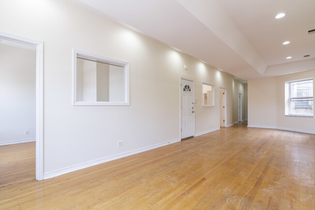 Foto del edificio - 4754 N Lincoln Ave