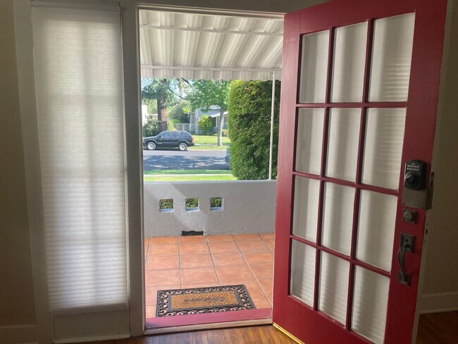 Foto del edificio - 4565 Alumni Ave