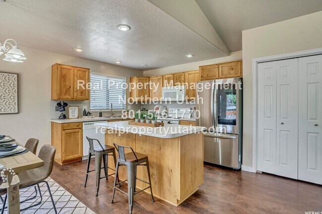 Foto del edificio - Beautiful 5 Bedroom Syracuse Home Coming S...