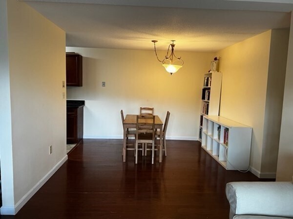 Foto del edificio - 44 Silver Hill Ln