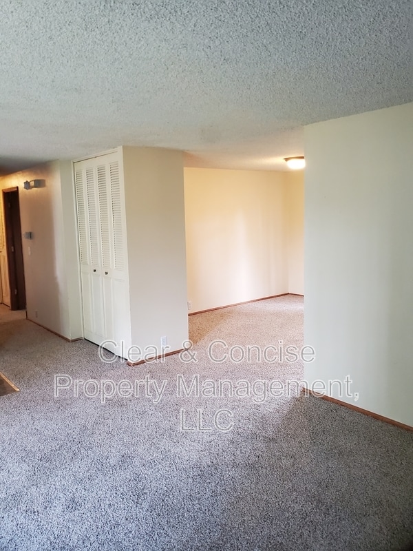Building Photo - 3131 Kentwood Dr
