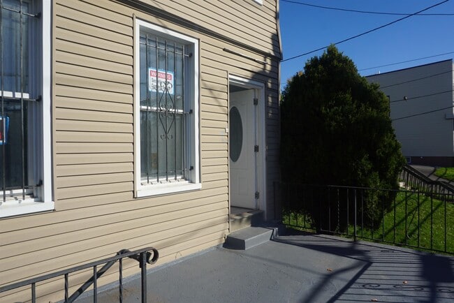 Building Photo - 108 Pamrapo Ave