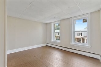 Building Photo - 392 E Maple St