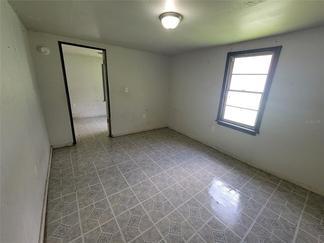 Foto del edificio - 14052 Railroad Ave