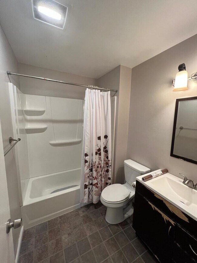 Foto del edificio - 607 English Creek Ct