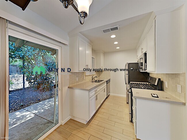 Building Photo - 2336 Villanova Cir