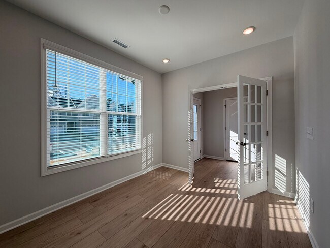 Foto del edificio - 2459 Englemann Dr