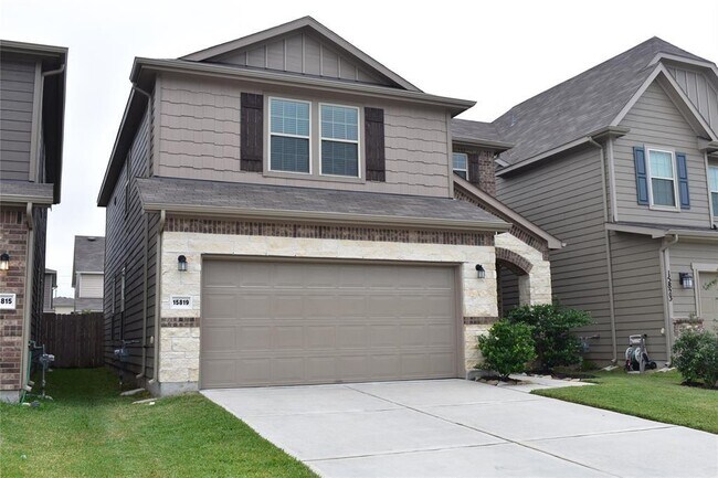 Building Photo - 15819 Grey Boulder Dr
