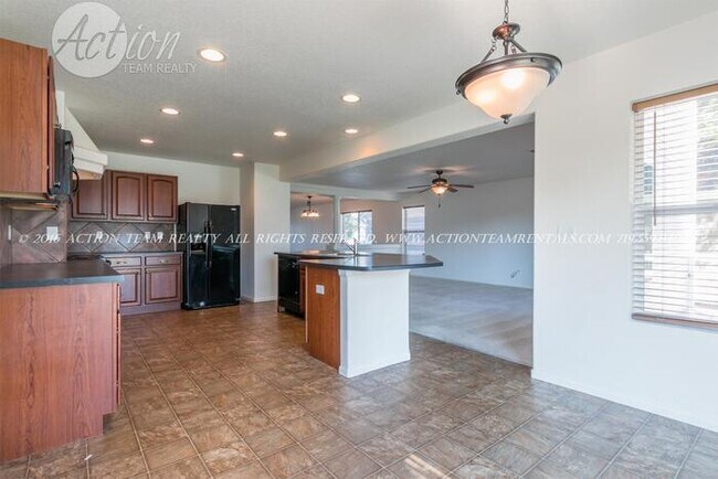 Foto del edificio - 7812 Candlelight Ln