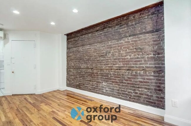 Building Photo - East 10th Street