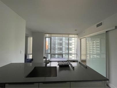 Photo du bâtiment - 1283 Howe St