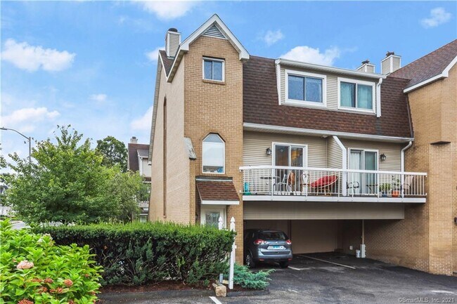 Building Photo - 1900 Summer St