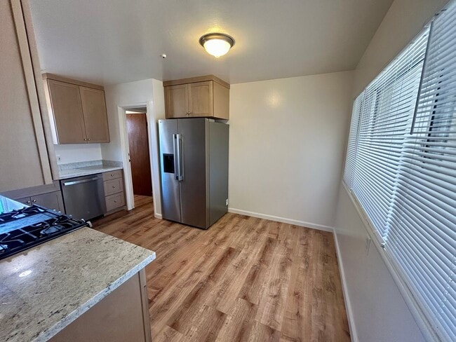 Building Photo - Completely updated Washington Manor house!