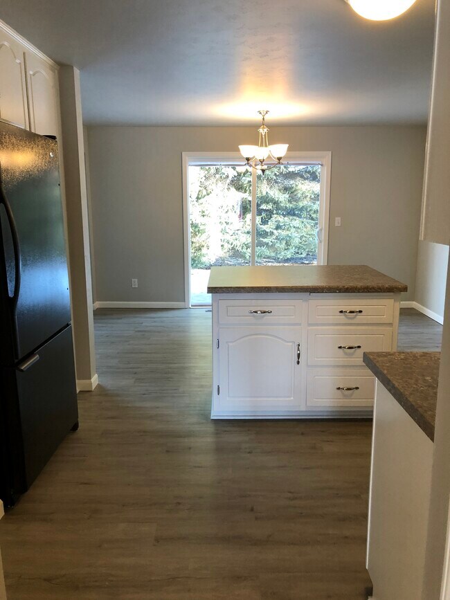 Kitchen - 1143 Lacount Rd
