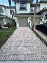 Building Photo - 6421 Bella Cir