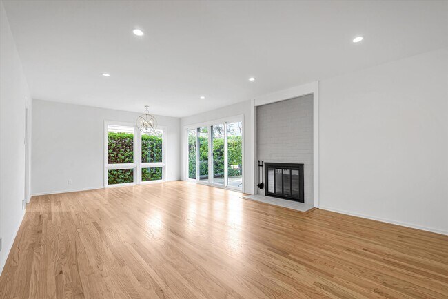 Building Photo - 1219 Ladera Way