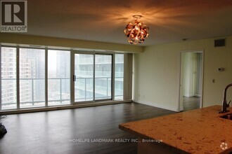 Building Photo - 5500-5500 Yonge St