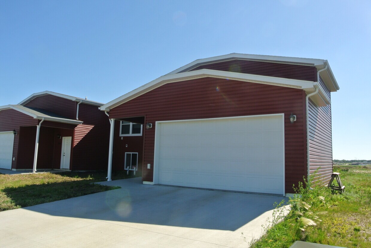 1512 47th Loop, Minot, ND 58701 House Rental in Minot, ND