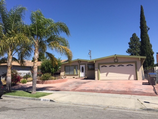 4 Bed / 3 Bath - 3286 Mt Logan Dr