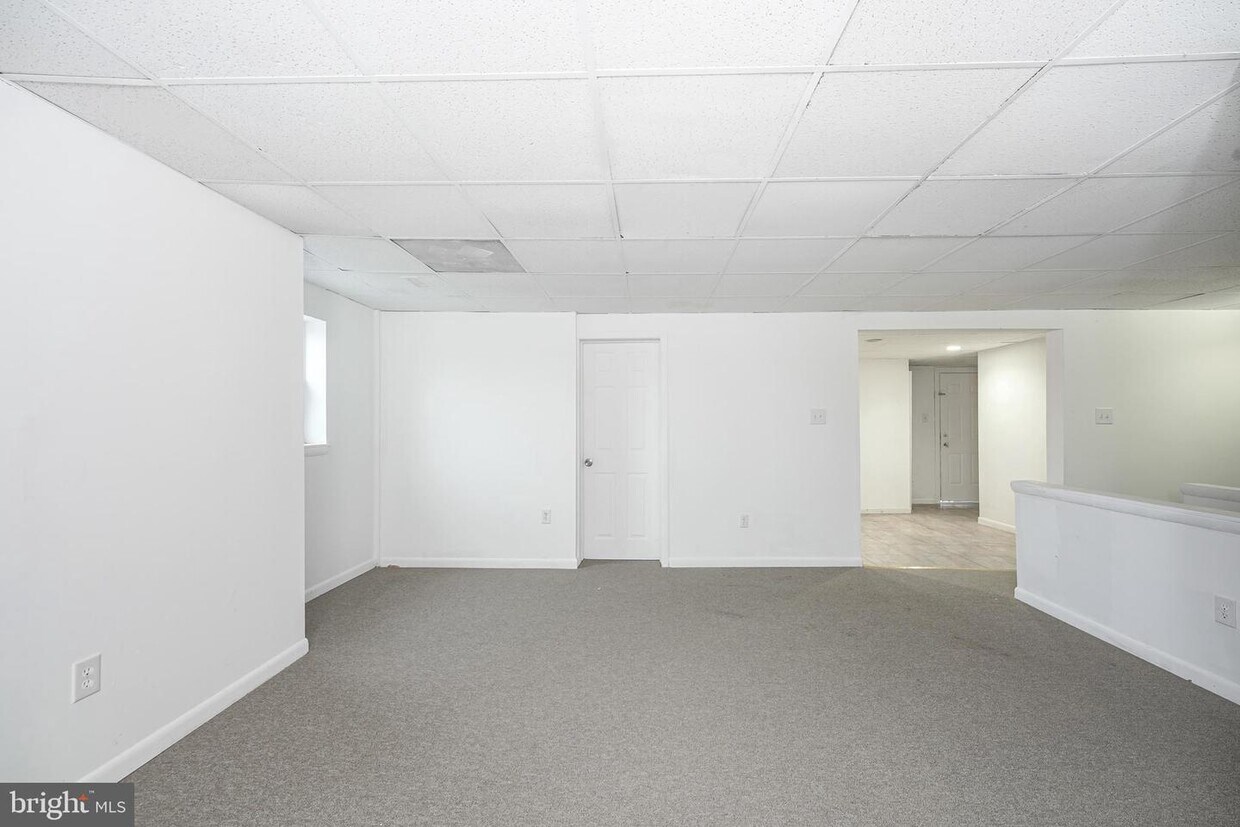 102 N Black Horse Pike, Gloucester Township, NJ 08012 Room for Rent