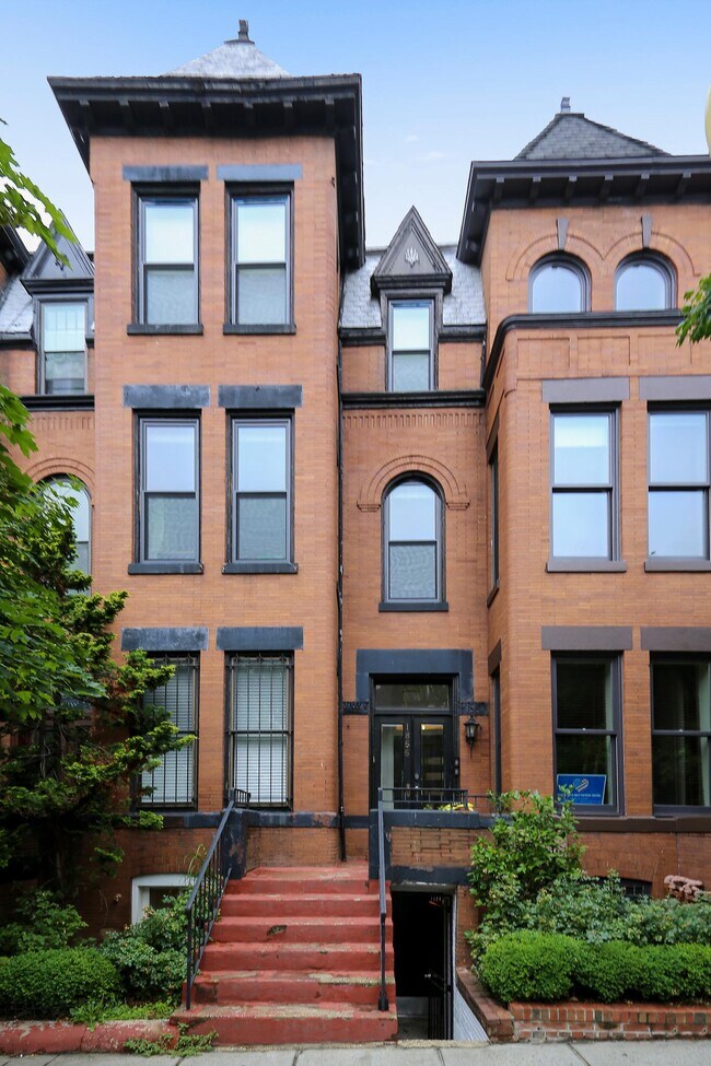 Building Photo - 1855 Mintwood Pl NW