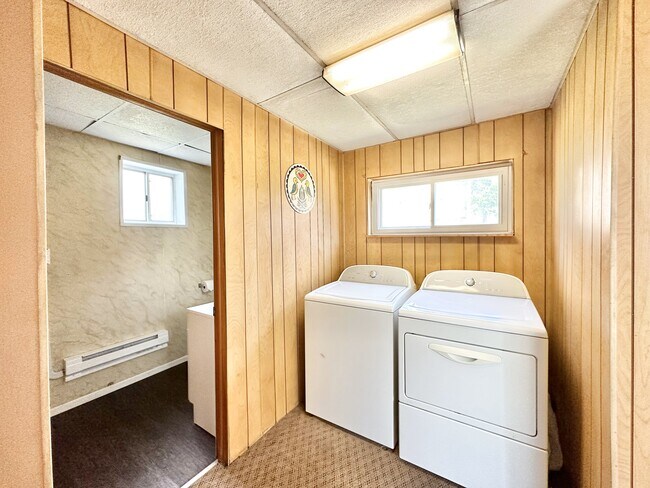 LAVADORA Y SECADORA EN LA UNIDAD - 990 Cherry St