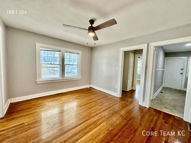 Building Photo - 103 W 51st St