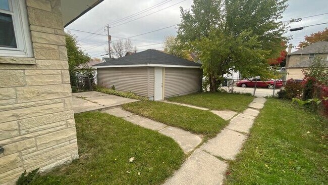 Building Photo - Don't miss out call RENU Property Manageme...