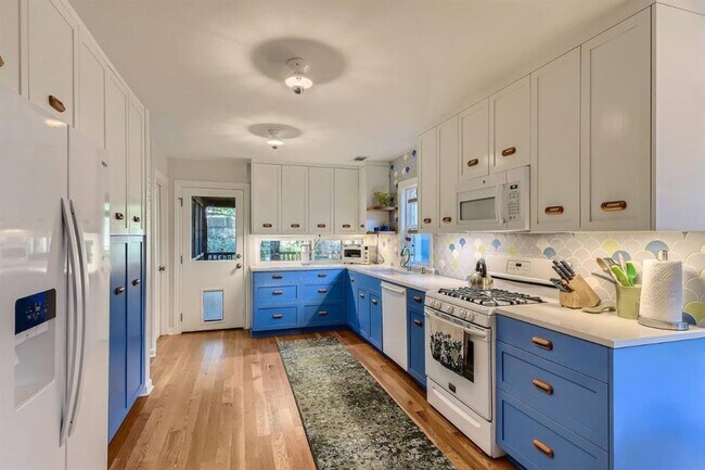 Foto del edificio - 2704 Stacy Ln
