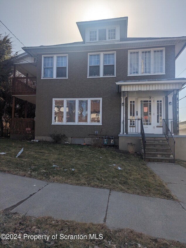 Primary Photo - 1614 Linden St