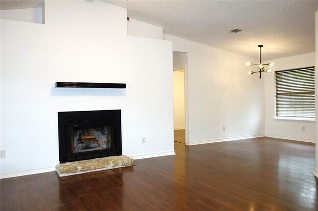 Foto del edificio - 7014 Riverton Dr