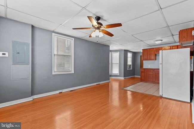 apto 1 - sala de estar/cocina/rincón - 1336 Susquehanna St