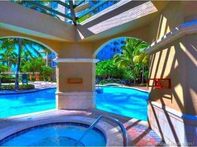 Foto del edificio - 19501 W Country Club Dr