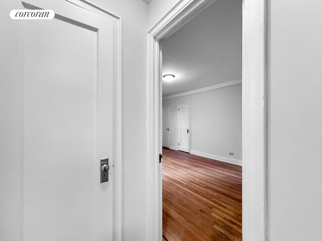Foto del edificio - 1685 E 5th St