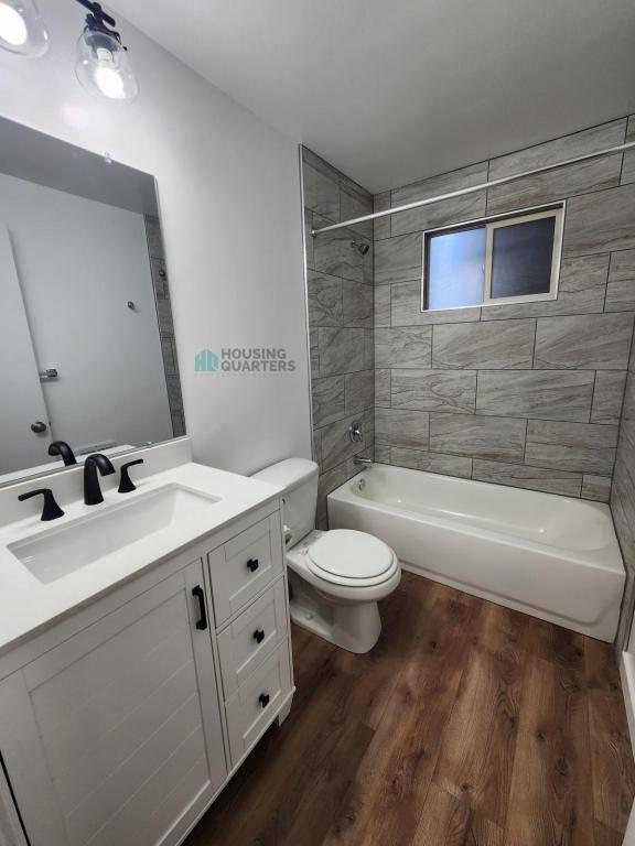 Building Photo - 2014 W Broadway Ave