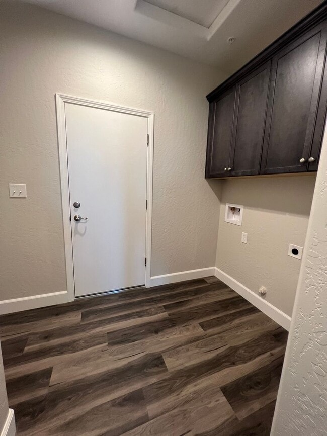 Foto del edificio - "Modern & Energy-Efficient 3BR/2BA Home with Solar - Perfect for Families!"