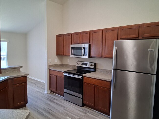 Foto del edificio - Large 4 bedroom 2 bath House