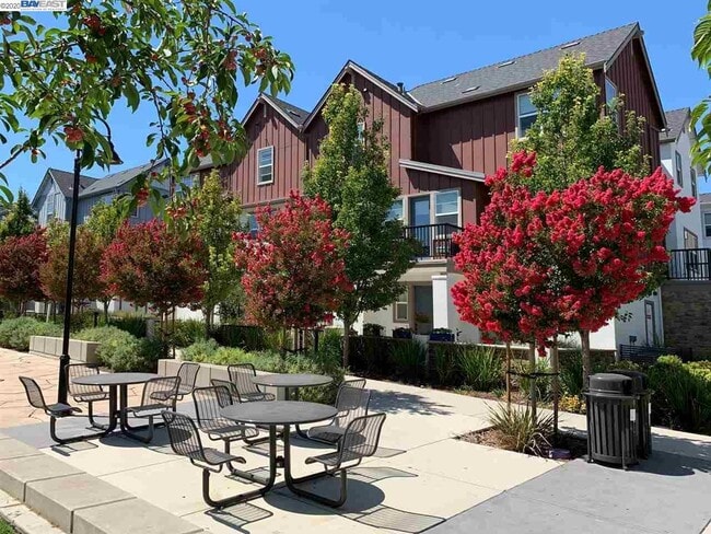 Foto del edificio - 3808 Camino Lp