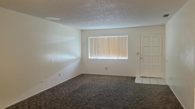 Foto del edificio - 1444 N Lemoore Ave