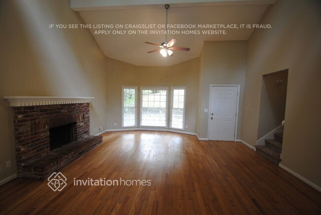 Foto del edificio - 100 Parkcreek Ct