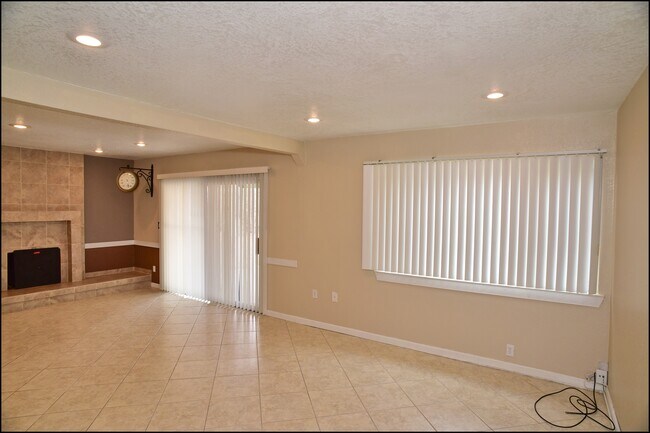 Building Photo - 10824 Pico Norte Rd